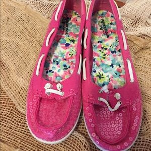 Size 7.5 women’s pink boat-like shoes